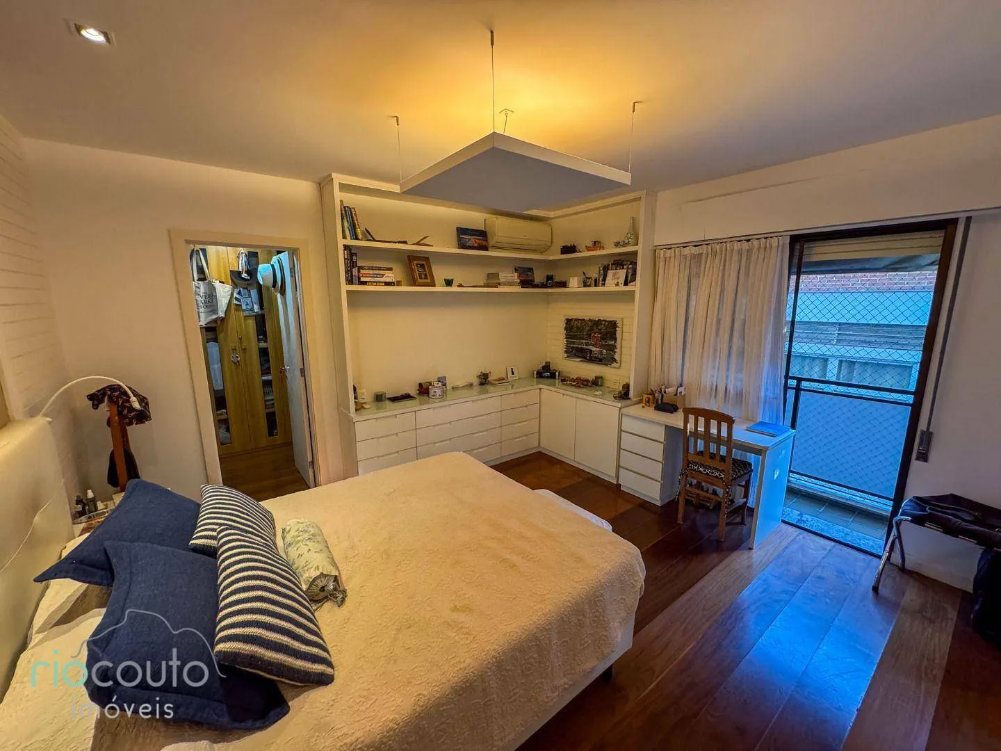 Apartment with 4 bedrooms and balconies, 370 m² — photo 25