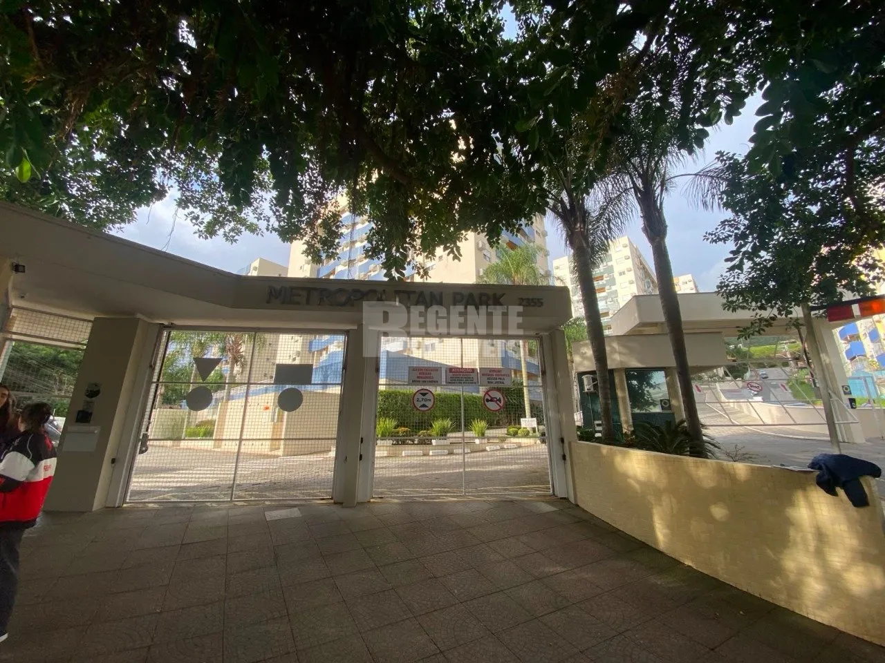 Apartamento amueblado de 3 dormitorios con jardín y BBQ — photo 24