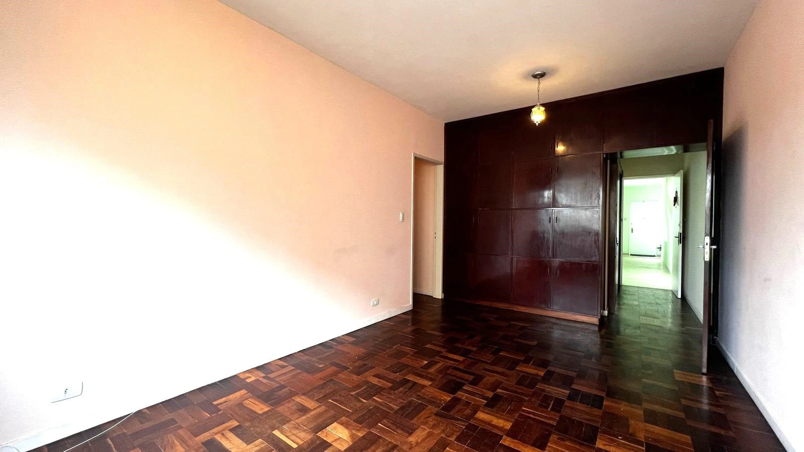 3-bedroom apartment with wood or laminate floors in Curitiba