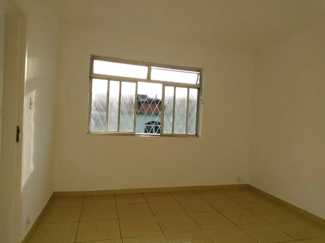 Casa sem mobília com 4 quartos e 1 banheiro — photo 10
