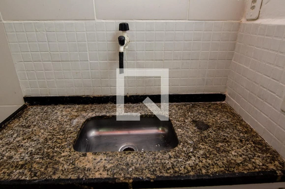 Unfurnished 1-bedroom apartment with a washing machine — photo 17