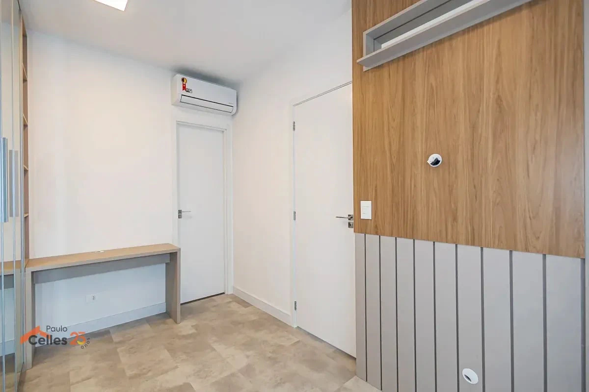 Засклений балкон та 2 спальні: квартира 47 м² — photo 23