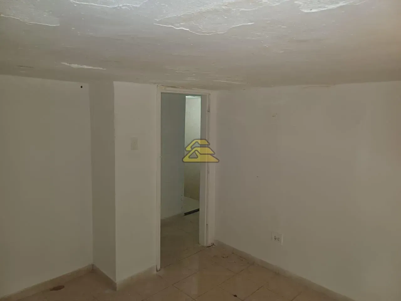 Duplex home with 5 bedrooms and 4 bathrooms — photo 24