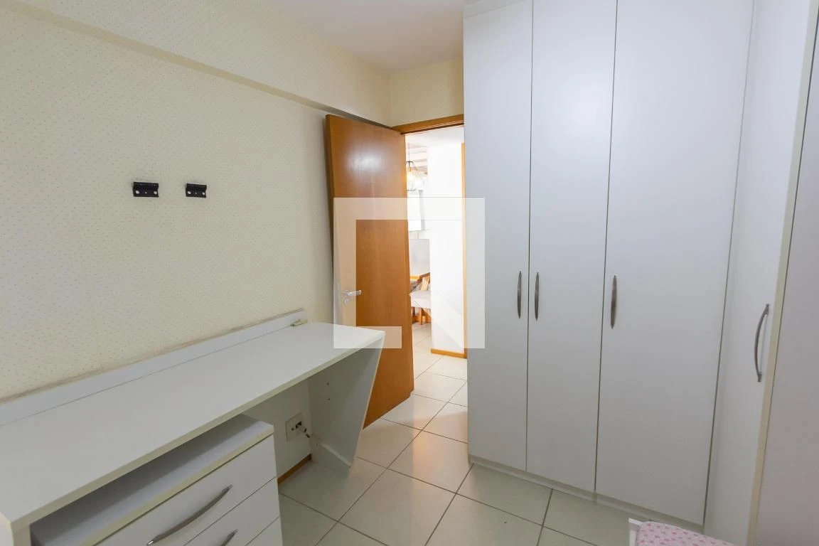 Balcony with a grill in a 2-bedroom apartment, 68 m² — photo 44