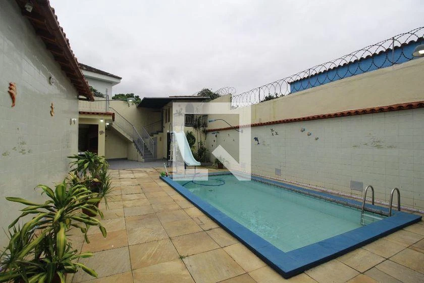 Casa de 3 dormitorios, 1 con baño propio, 545 m² — photo 47