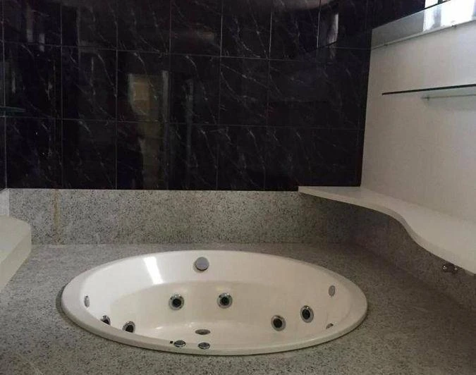 380 m² apartment with 4 en-suite bedrooms and balcony — photo 7