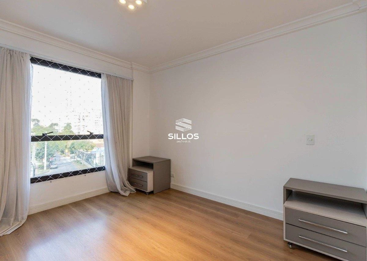 124 m² apartment with a bathtub and a walk-in closet — photo 25