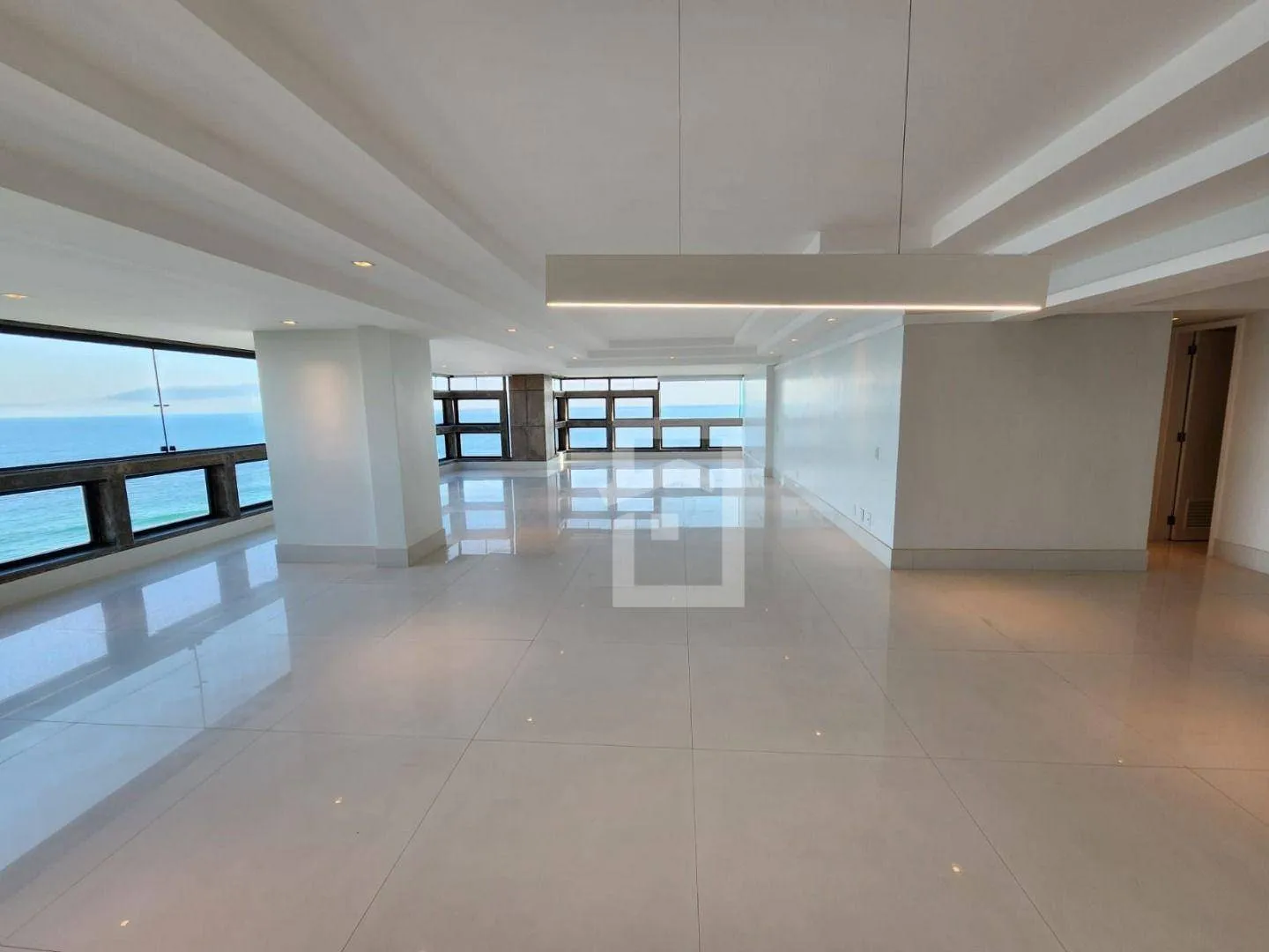 4-bedroom apartment with enclosed balcony and private garden — photo 11