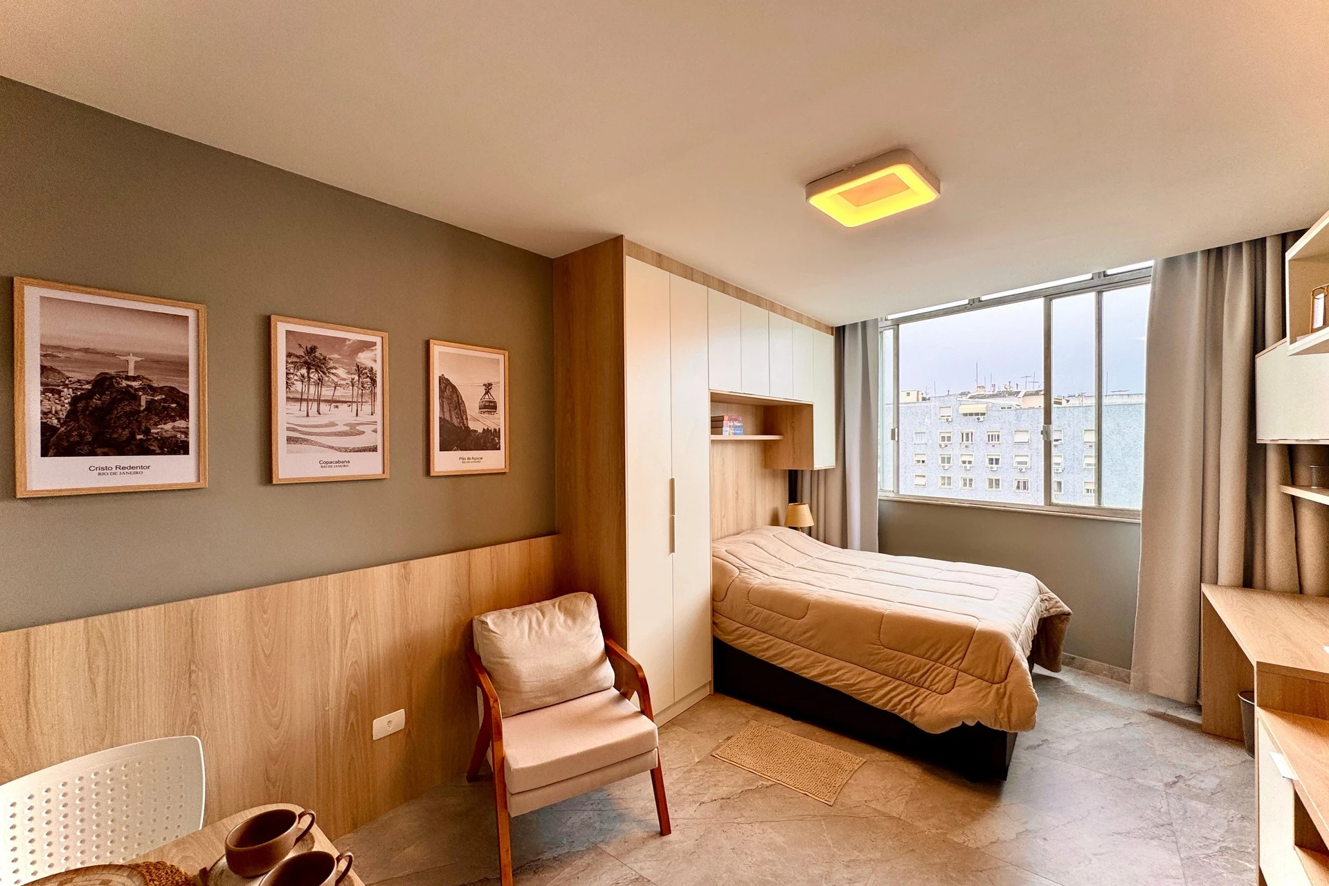 Furnished studio, 30 m², with floor-to-ceiling windows — photo 3
