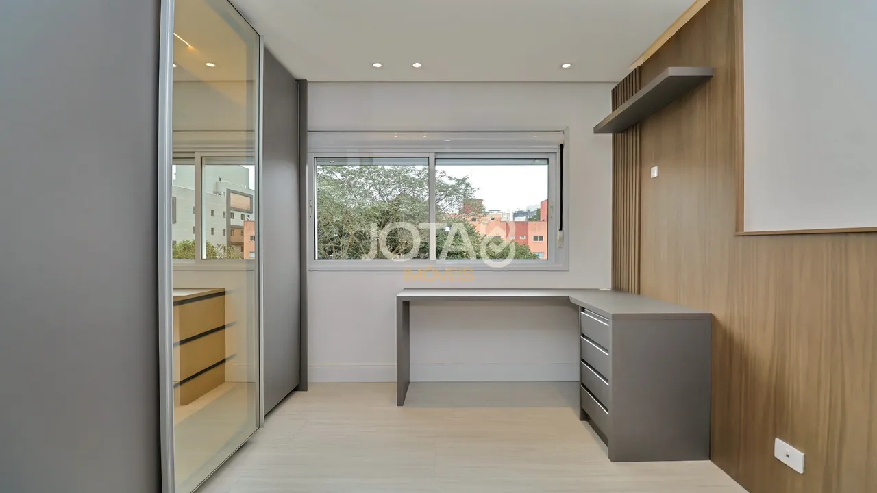Apartment with 3 en-suite bedrooms 266 m² and parking — photo 19