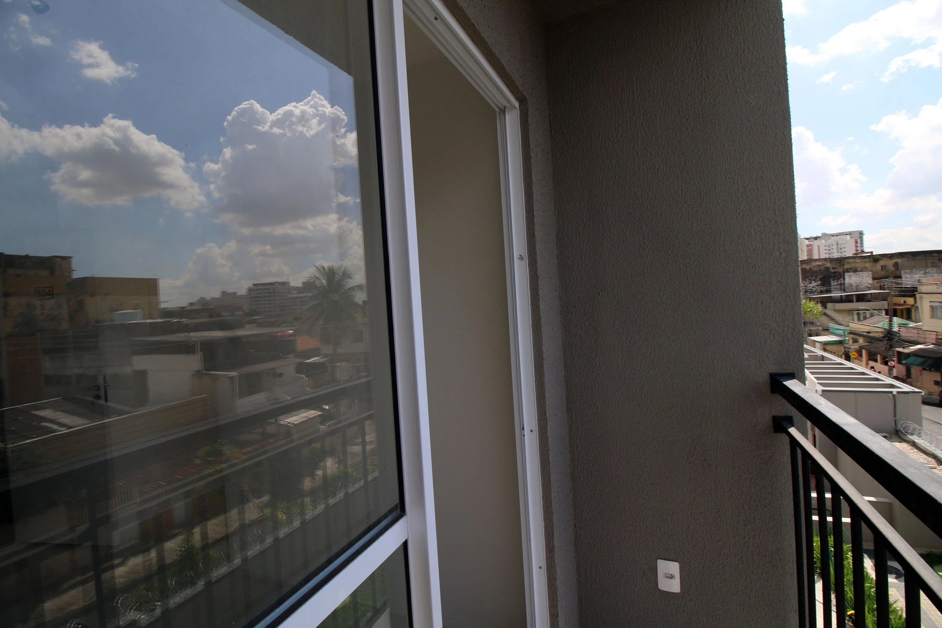 2-bedroom apartment in a building with a gym — photo 42