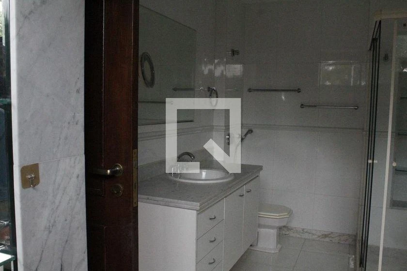 800 m² house with 5 bedrooms and a private-use pool — photo 35
