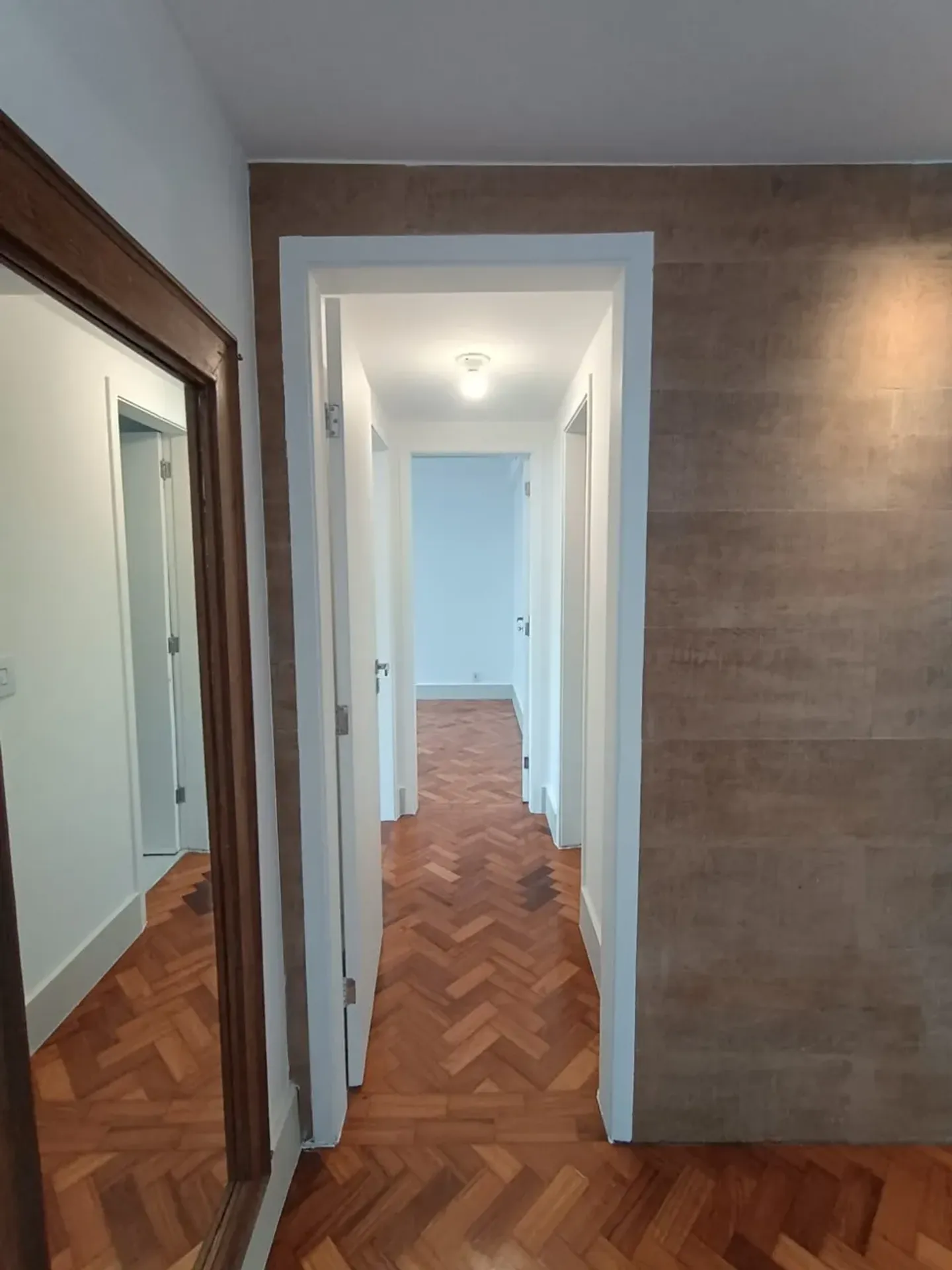 Apartment on the 6th floor with wood or laminate floors — photo 18