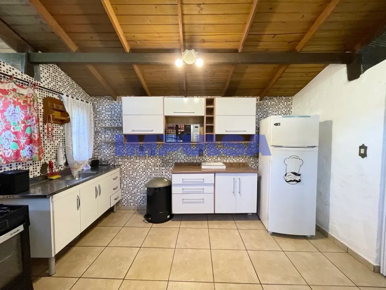 3-bedroom house with a fireplace in Florianópolis — photo 7