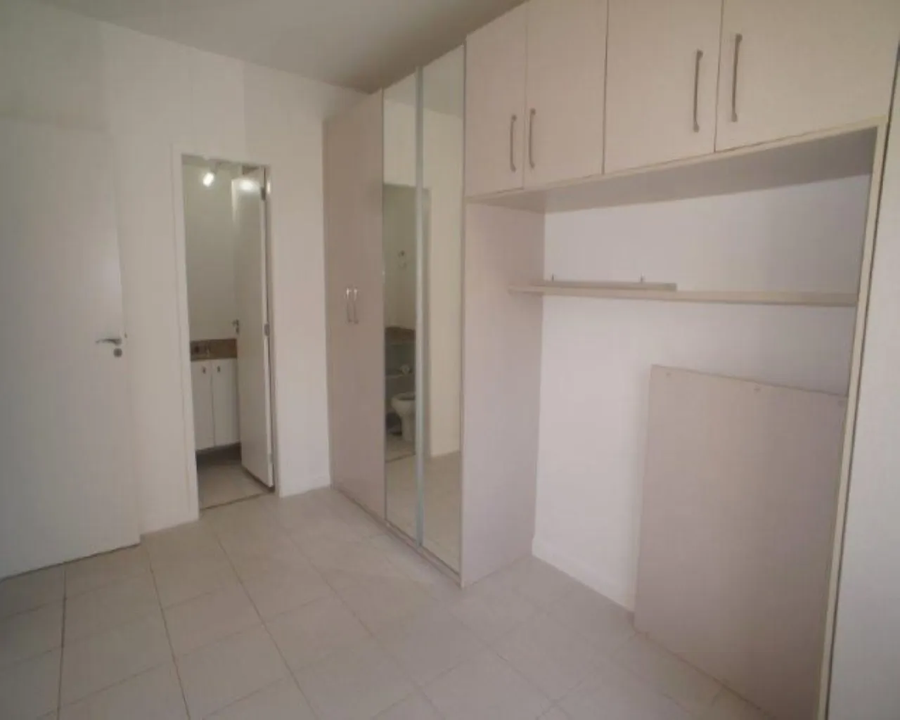 2-bedroom apartment with a mountain view — photo 8