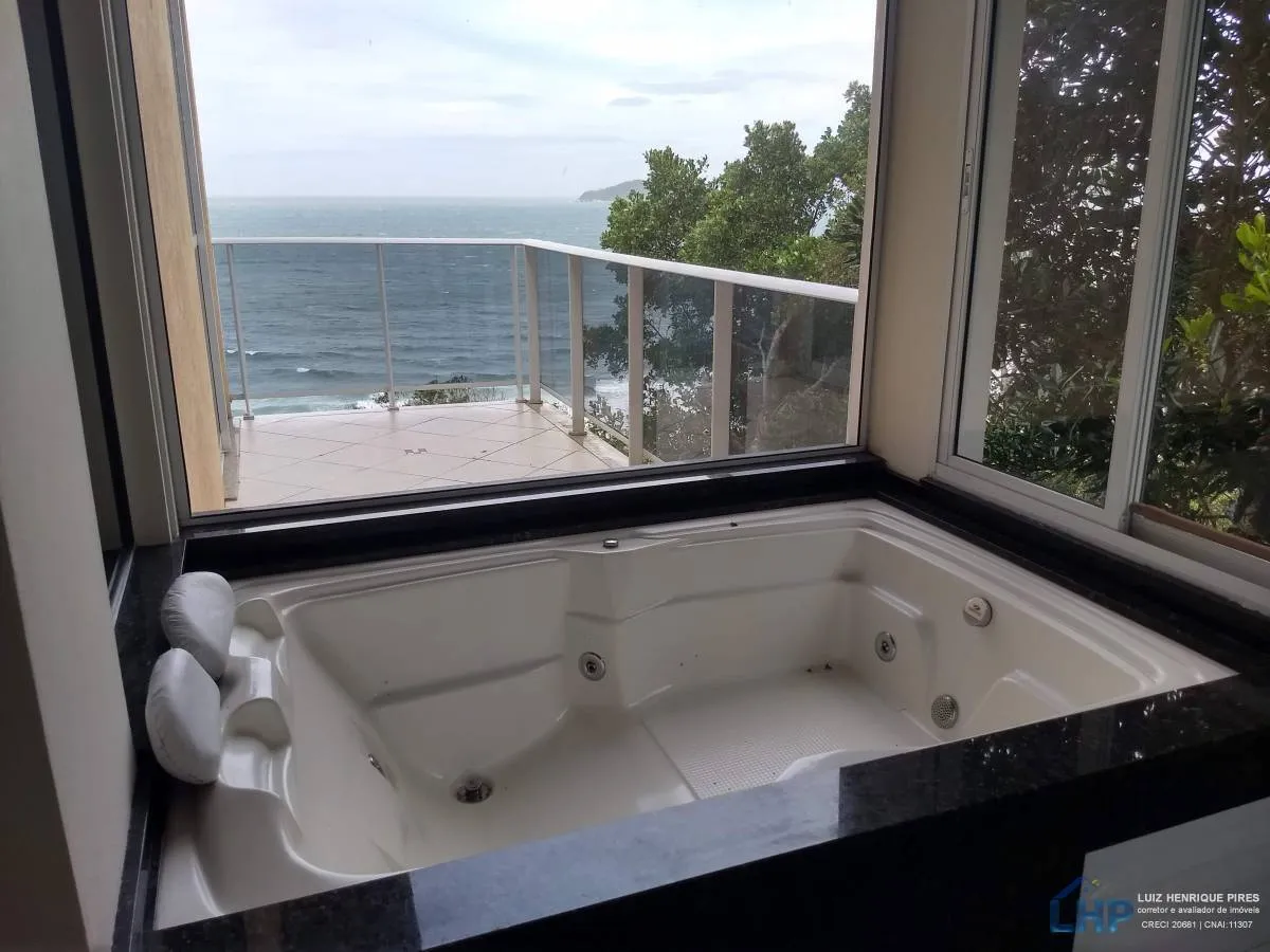 5-bedroom house with a water view in Florianópolis — photo 16