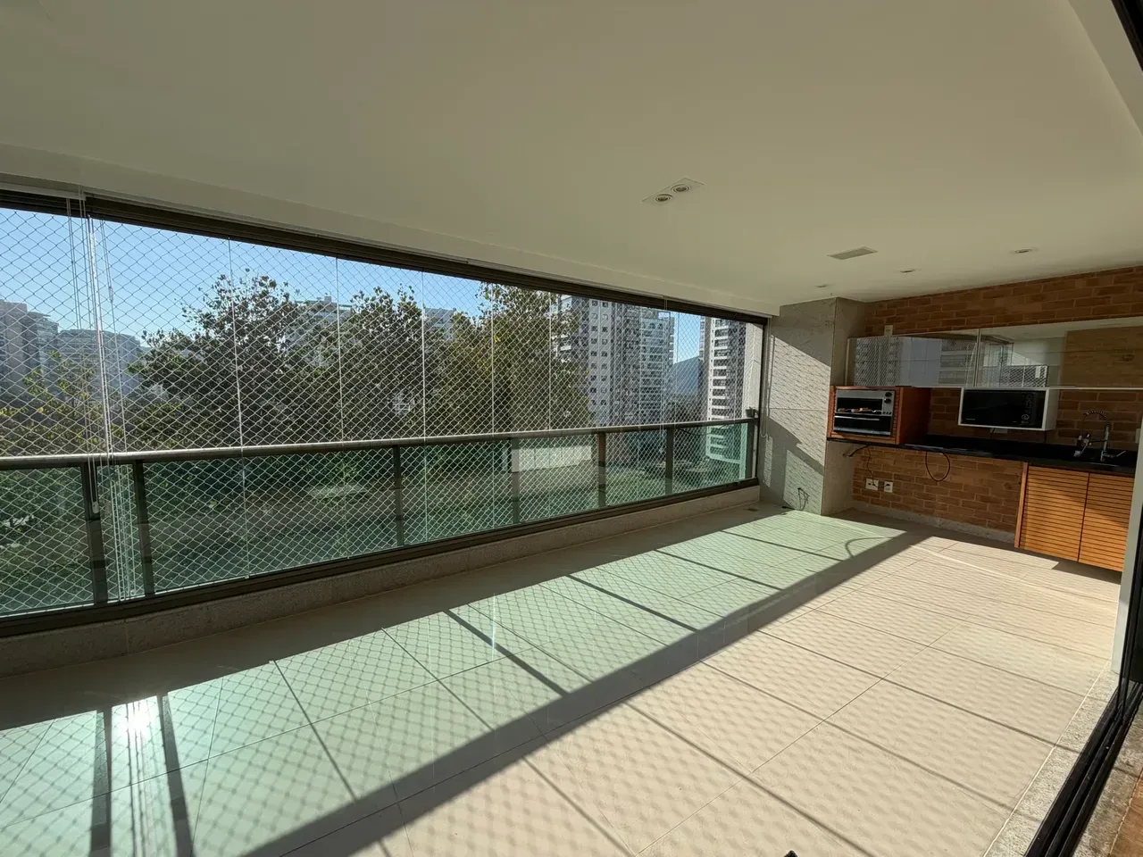 Furnished 3-bedroom apartment with open-plan kitchen — photo 10