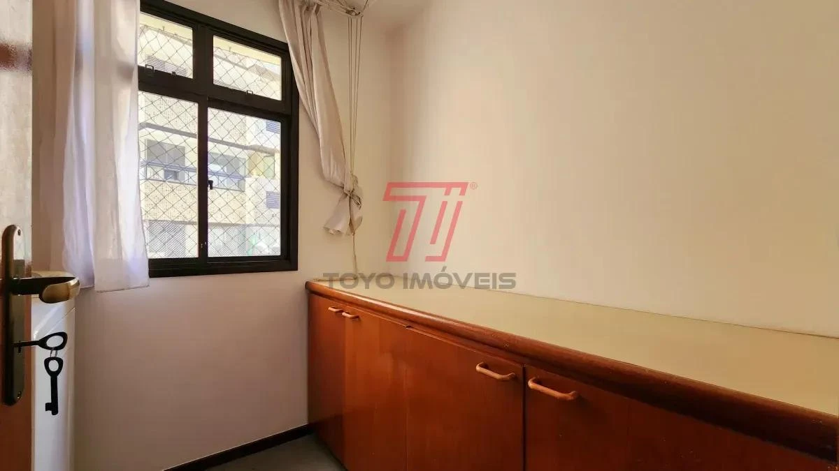 3-bedroom apartment with a bathtub in Curitiba — photo 38