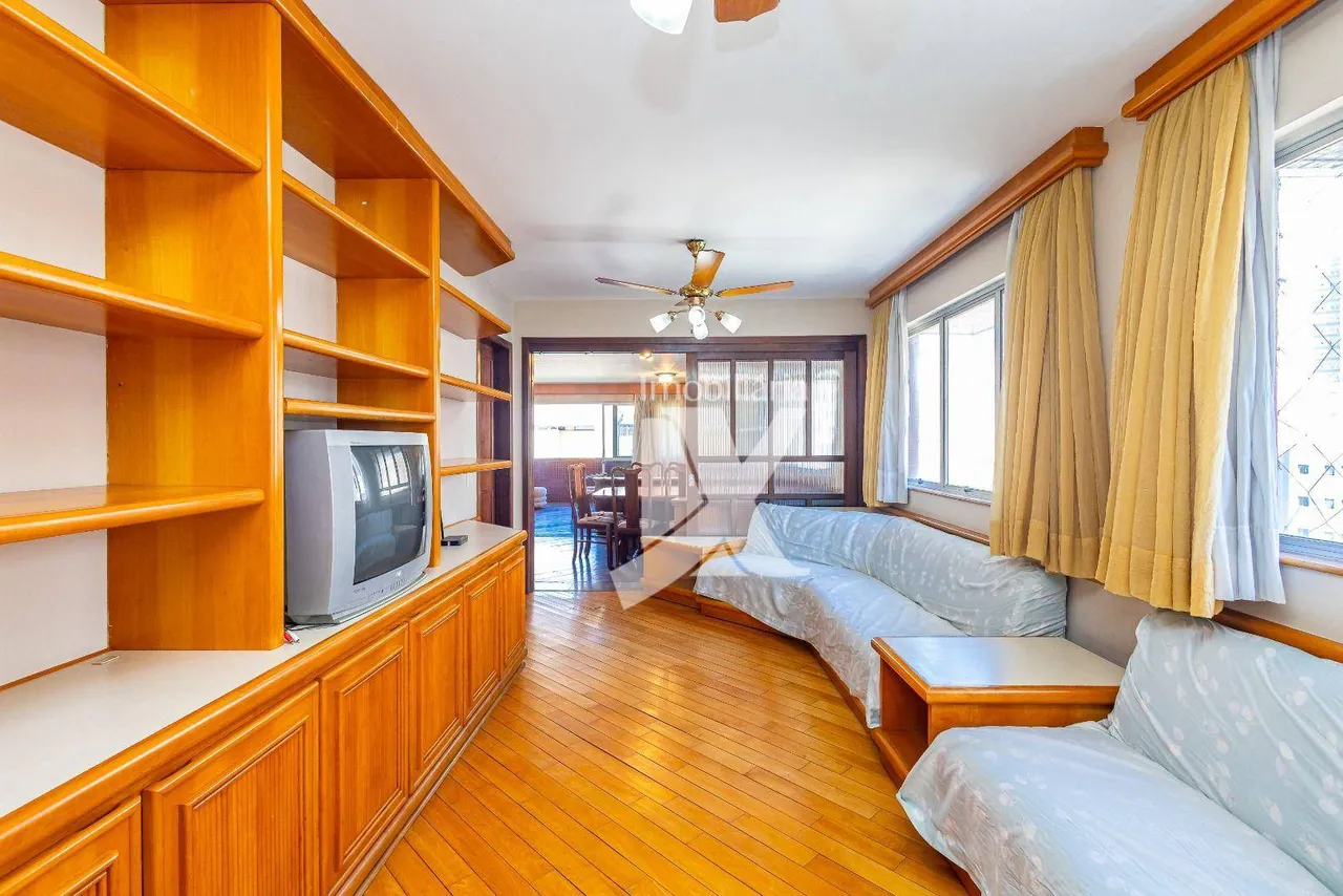 Furnished 3-bedroom apartment with balcony — photo 9