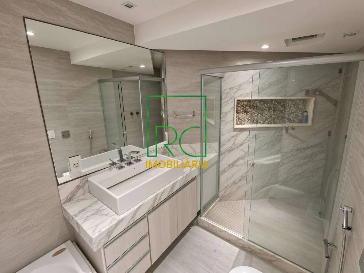 Apartamento de 300 m² com banheira e vista para a água — photo 24