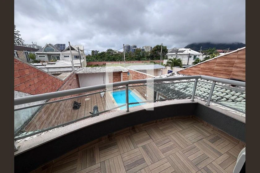 House with 4 en-suite bedrooms, 329 m² and 3 parking — photo 10
