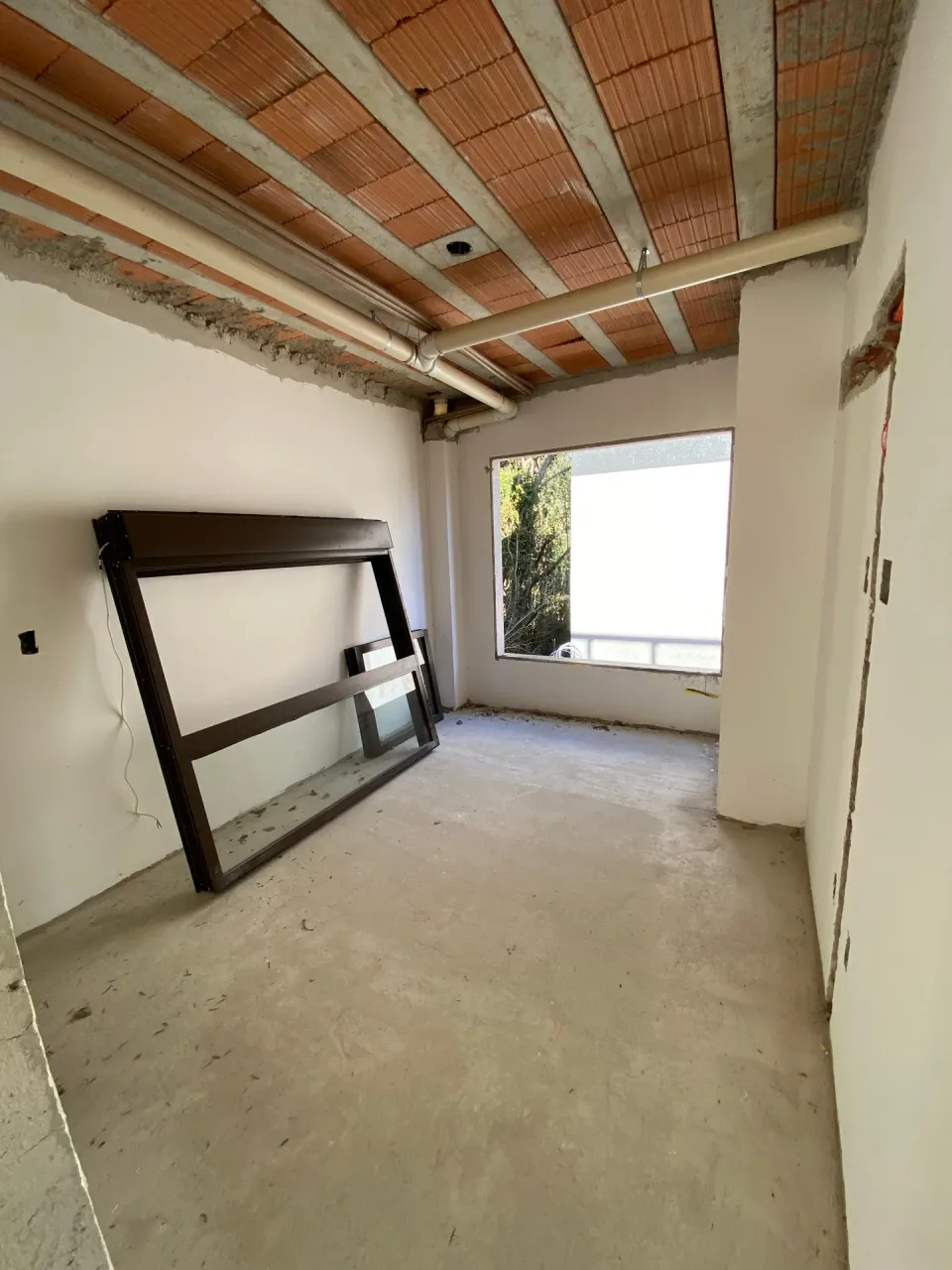 Casa com 3 quartos e 4 banheiros para locação, precisa de reforma — photo 4