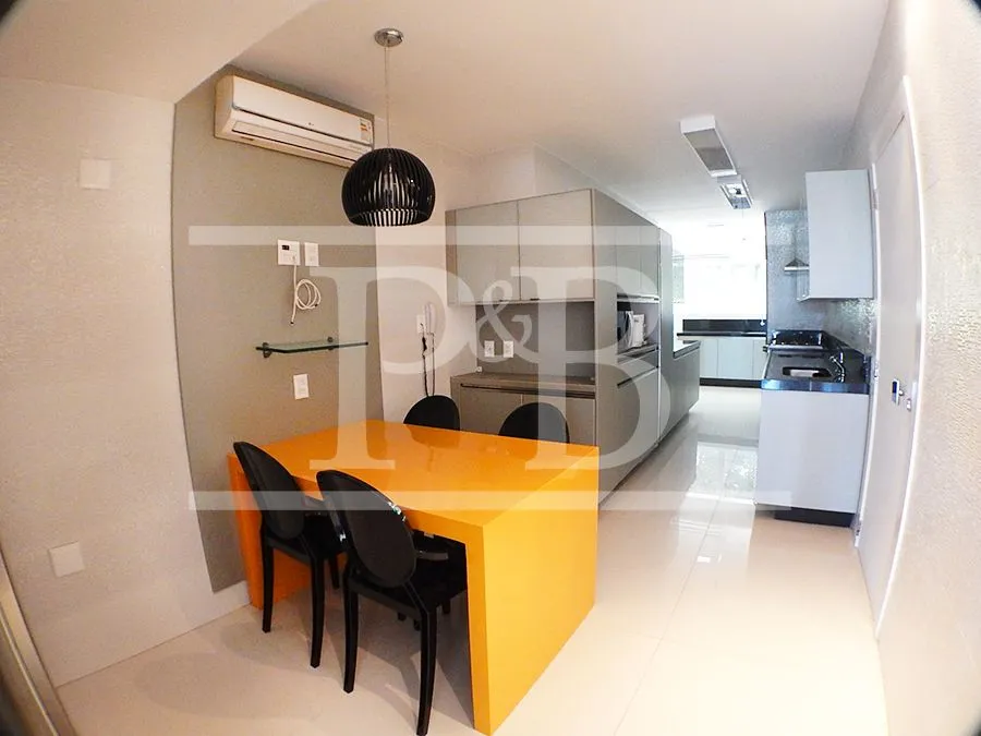 4-bedroom apartment with glassed-in balcony — photo 31