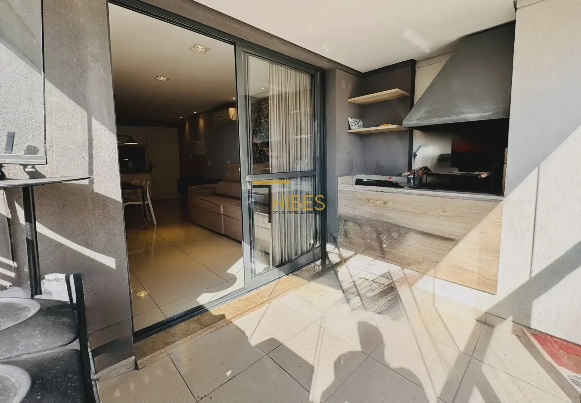 Apartamento de 1 dormitório com cozinha integrada e varanda — photo 10