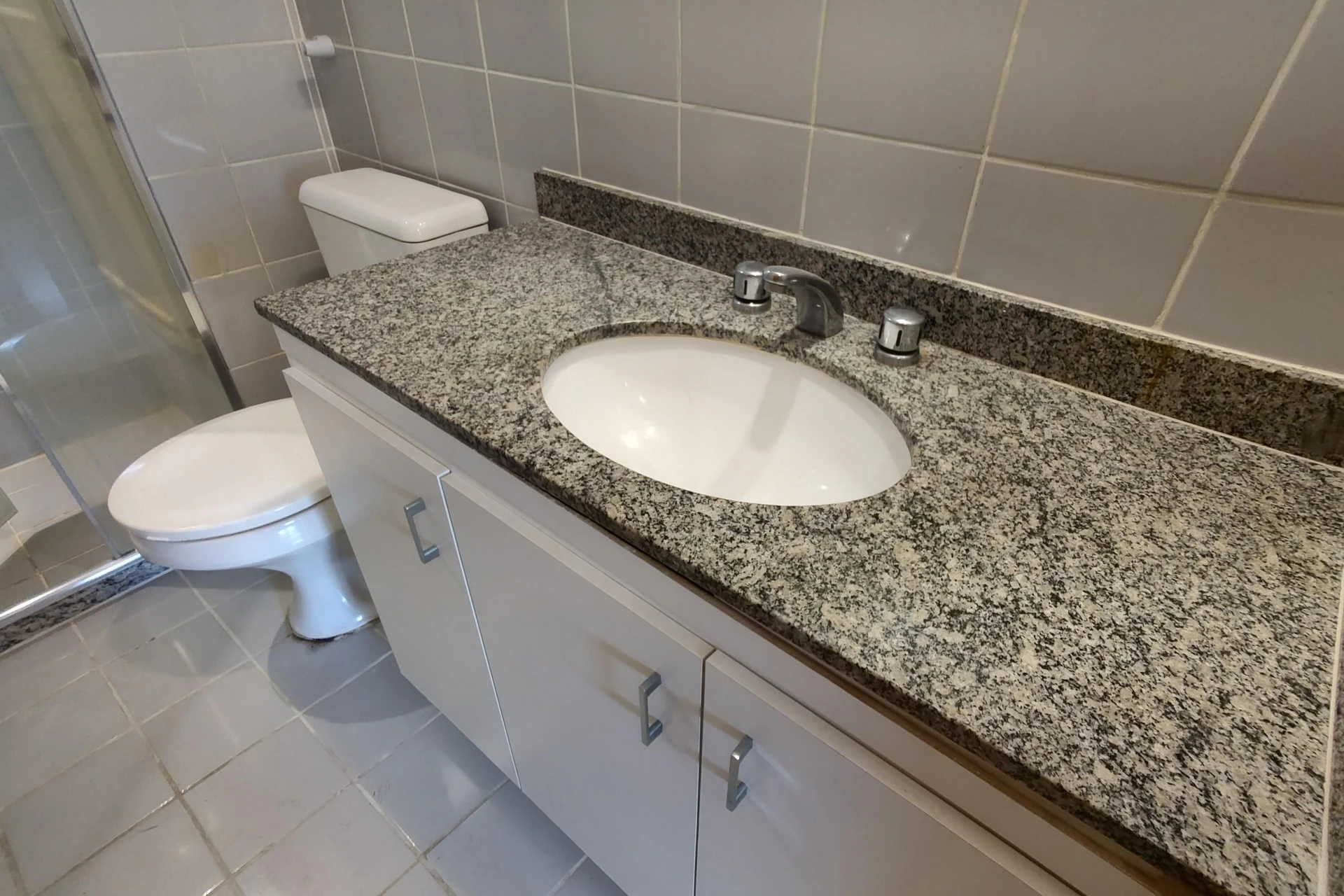 99 m² apartment with a water view and a washing machine — photo 46
