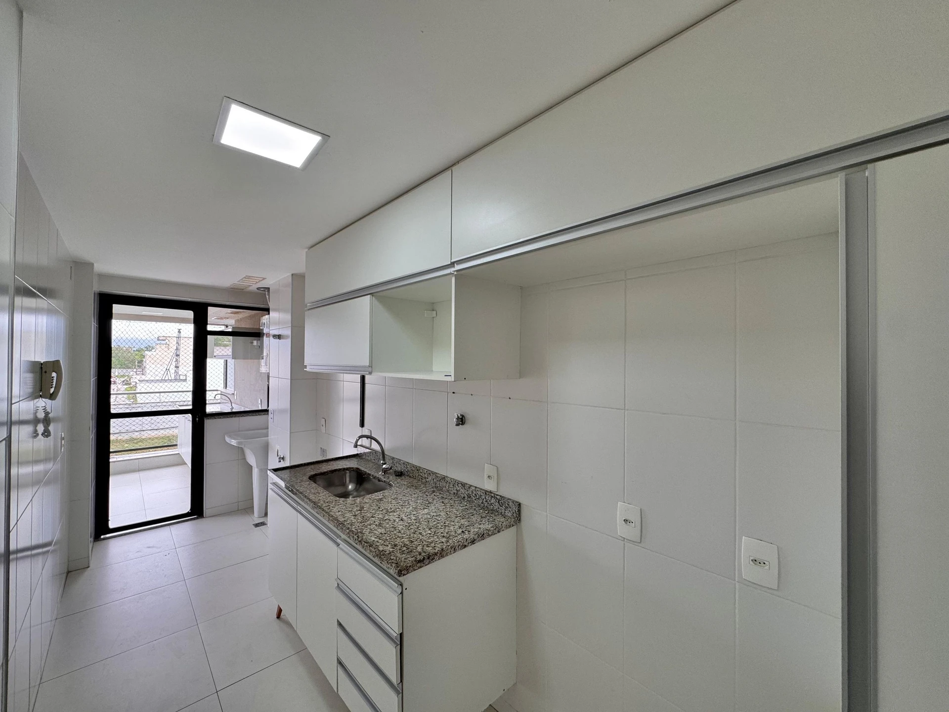 Rental apartment with 2 bedrooms, 1 en-suite bath — photo 8