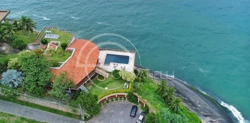 Duplex house with 5 en-suite bedrooms and a balcony