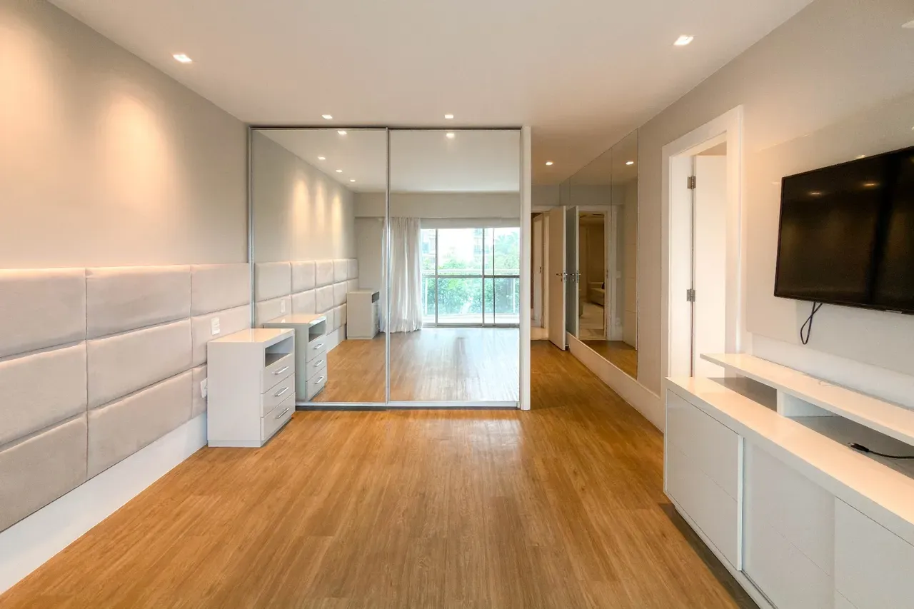 Furnished apartment with 4 bedrooms and 5 bathrooms — photo 31