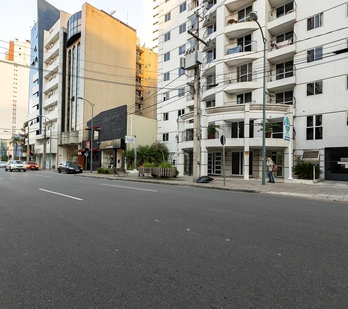 Furnished one-bedroom, 70 m² apartment in Curitiba — photo 35