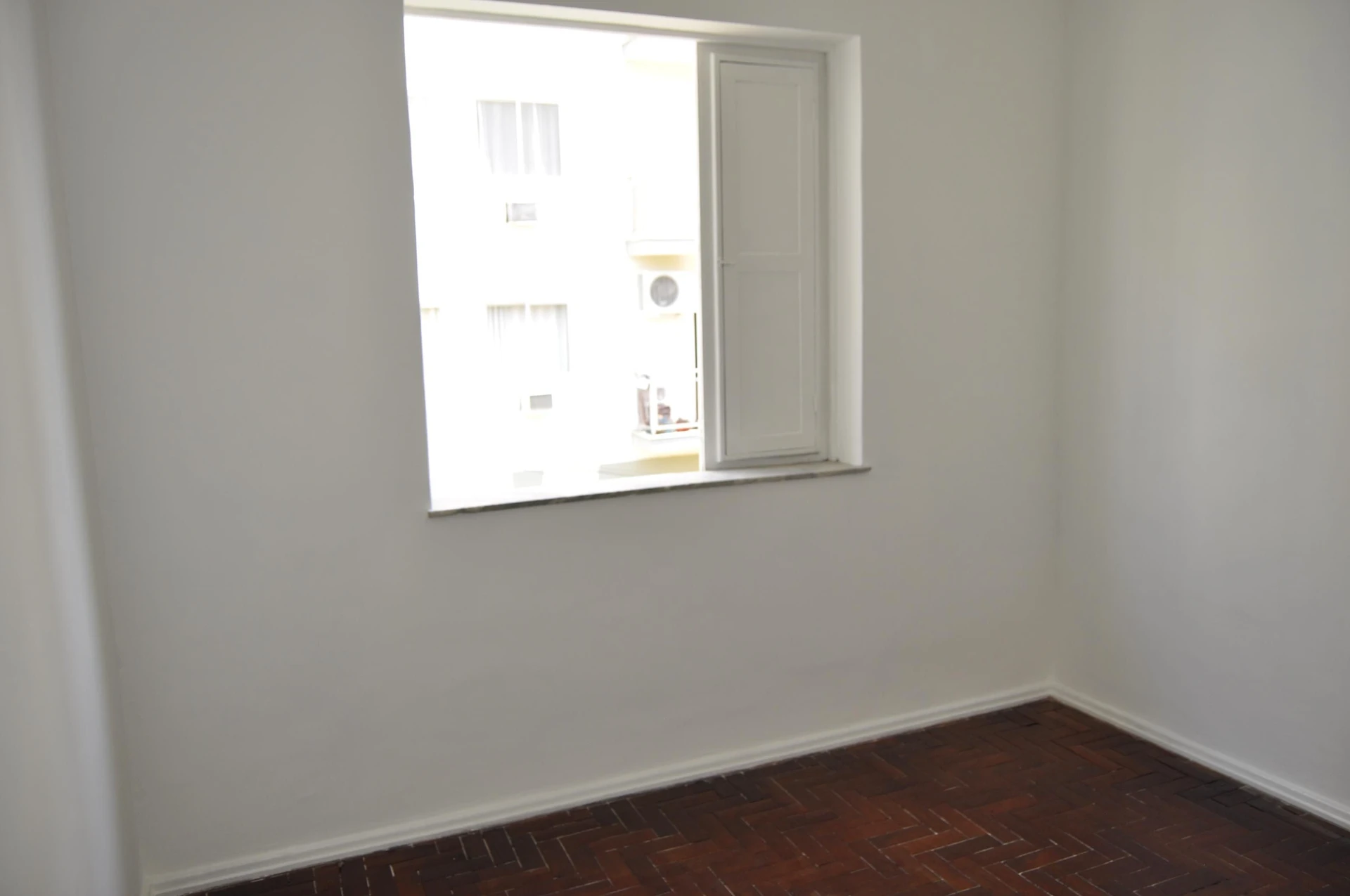 Wood or laminate floors in a 2-bedroom apartment, 85 m² — photo 21