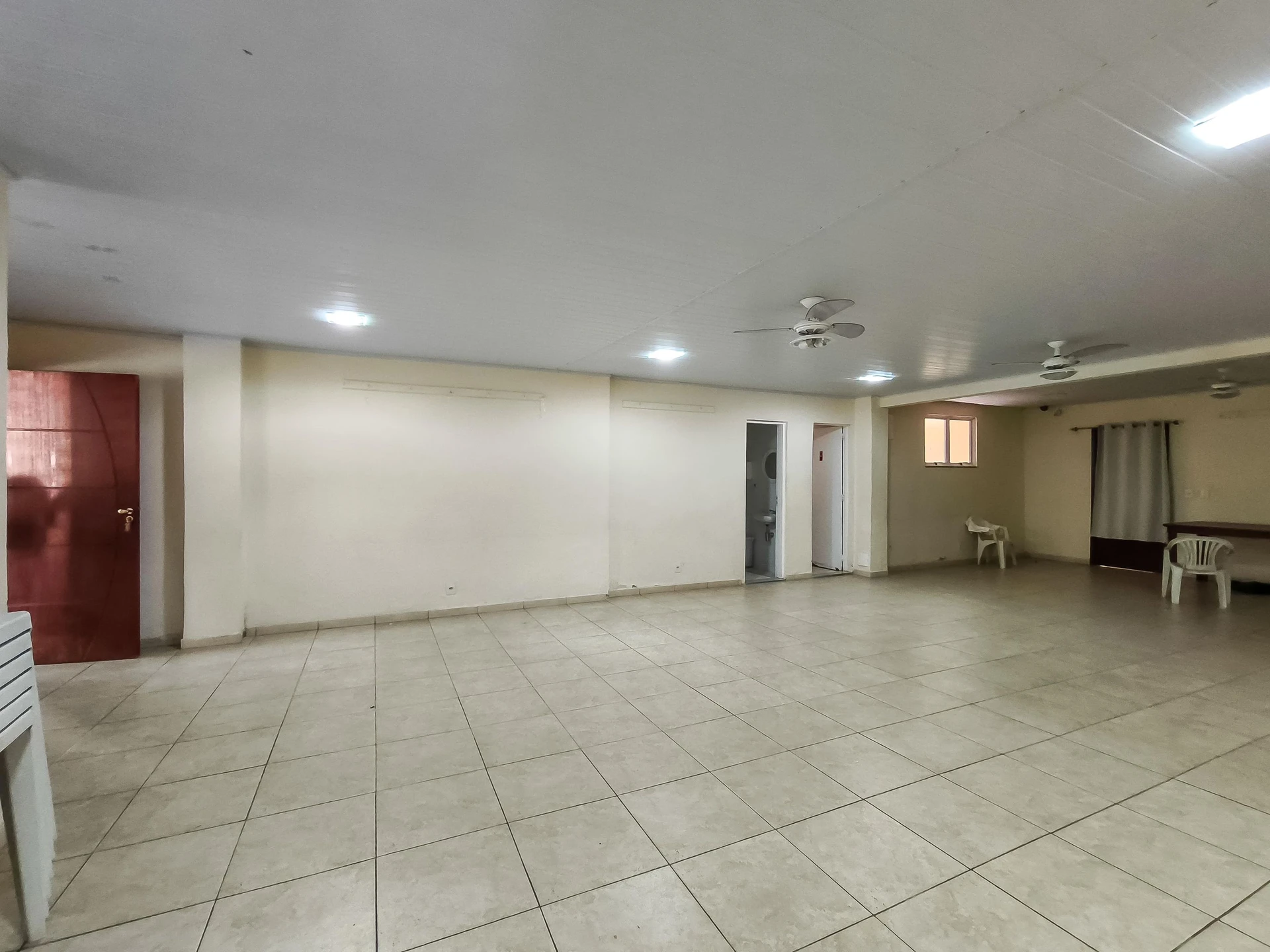 3-bedroom apartment with a walk-in closet — photo 57