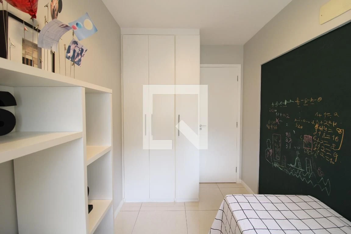 Furnished 2-bedroom apartment with glass balcony — photo 29