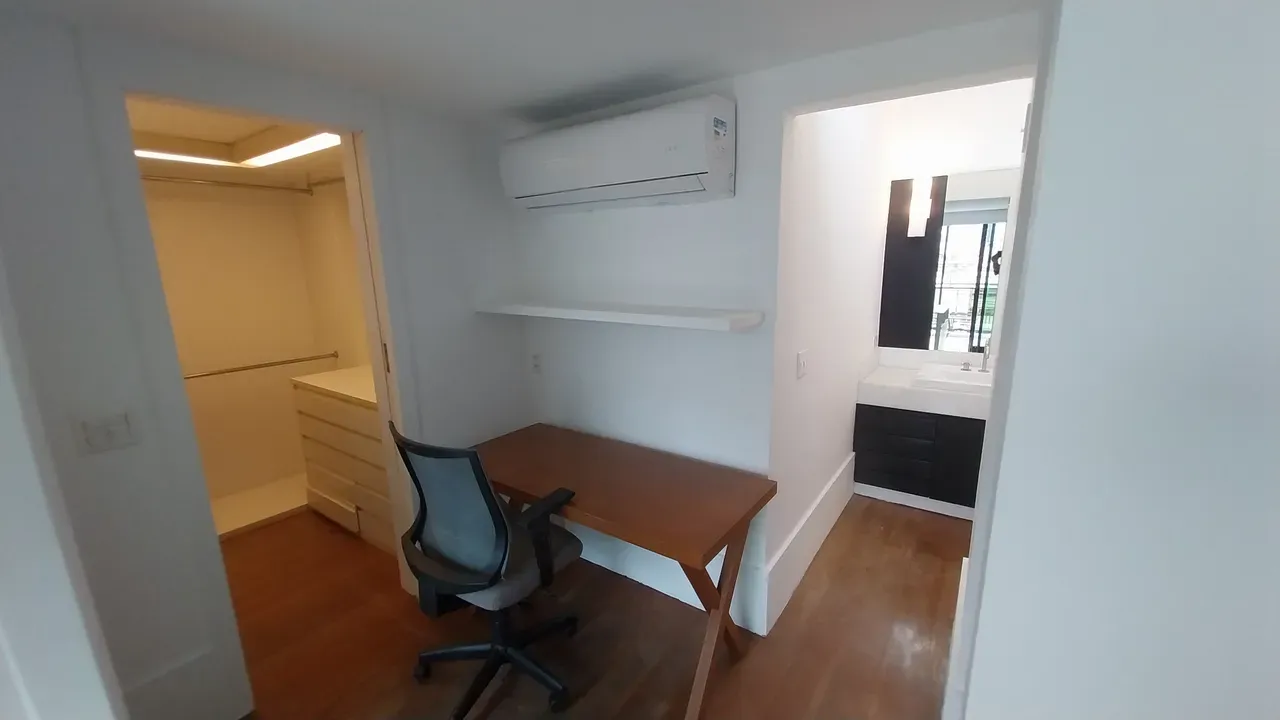 Furnished 1-bedroom apartment with 2 bathrooms — photo 27