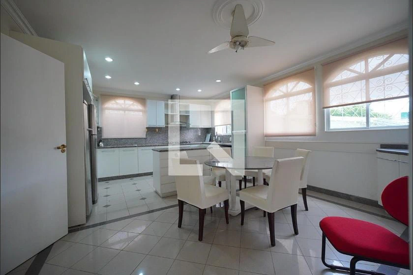 Furnished house, 350 m², with a glass-enclosed balcony — photo 15
