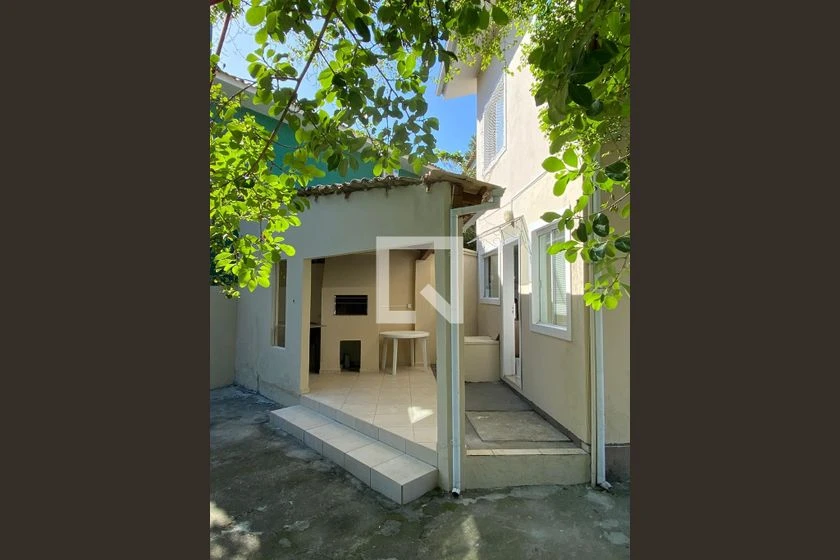 Furnished house with 2 en-suite bedrooms and 3 bathrooms — photo 11
