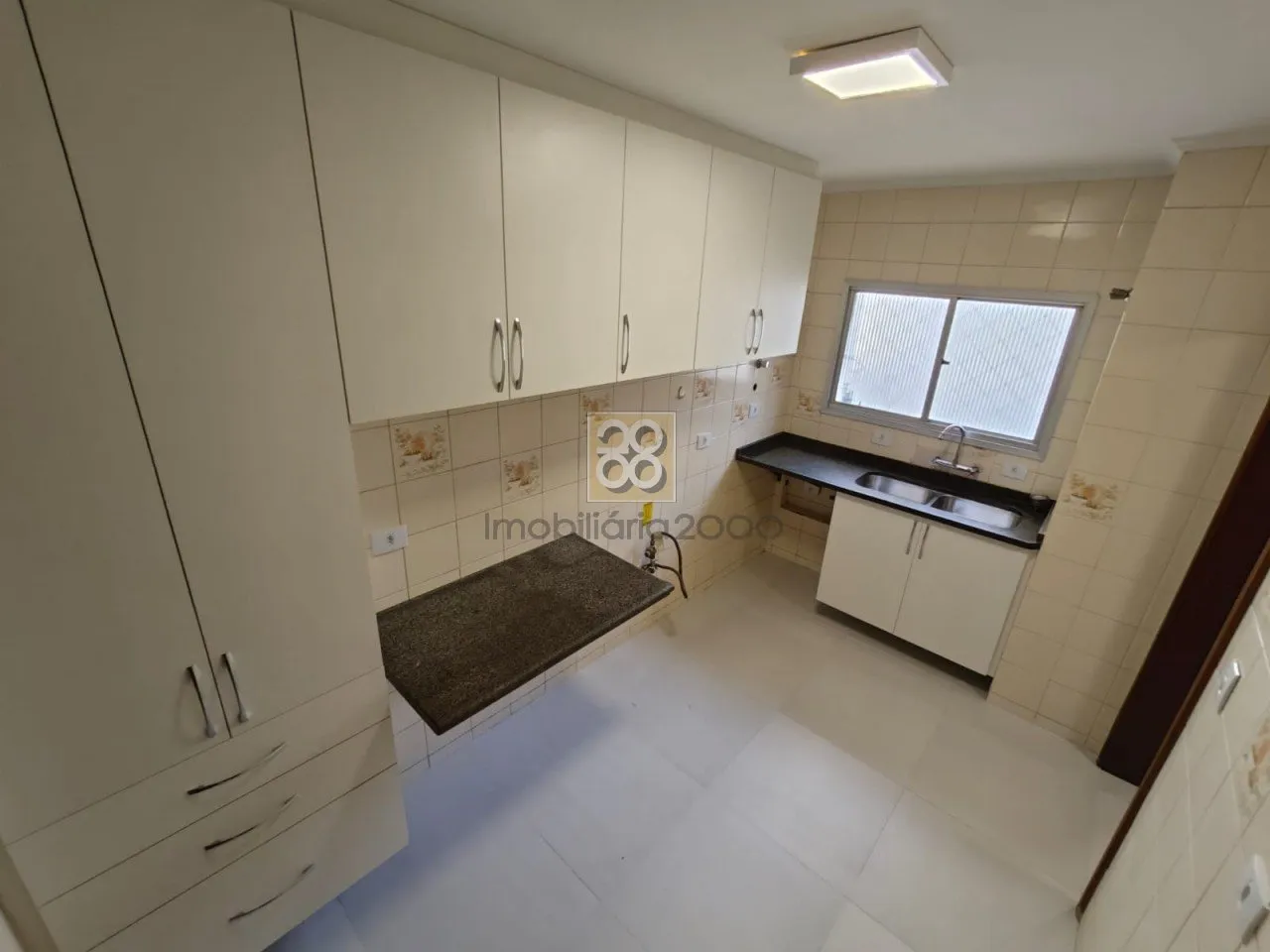 Unfurnished 3-bedroom apartment with floor-to-ceiling windows — photo 22