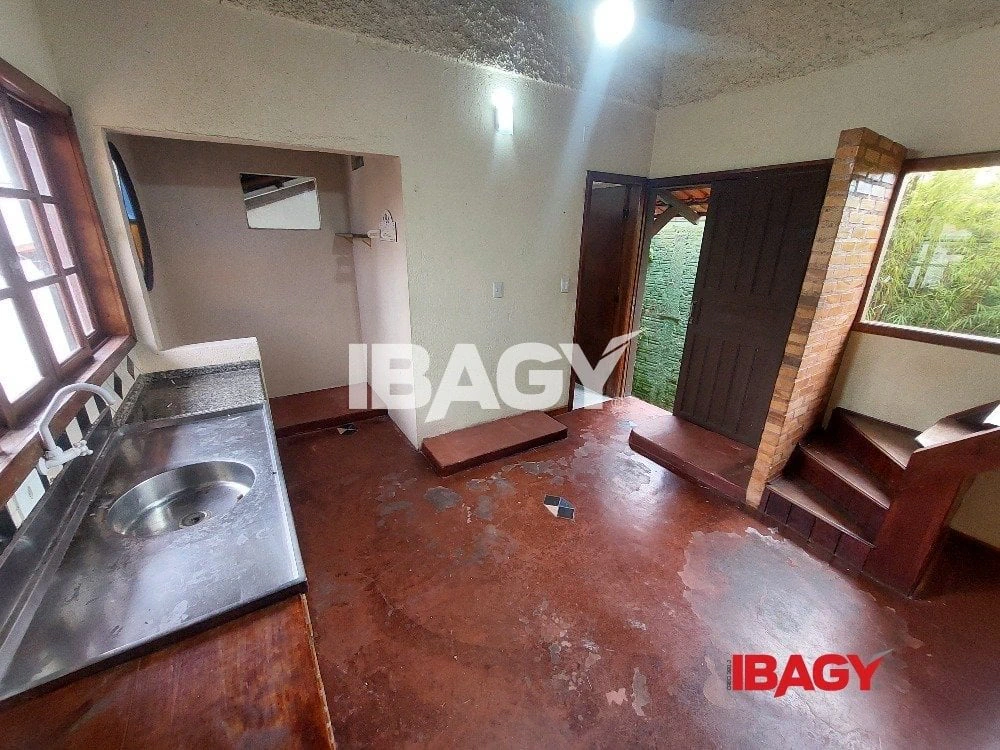 Дом с 2 спальнями, 1 ванной и 2 парковочными местами — photo 2