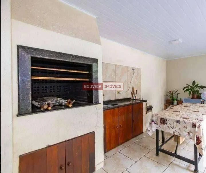 4-bedroom house with a glass-enclosed balcony — photo 11