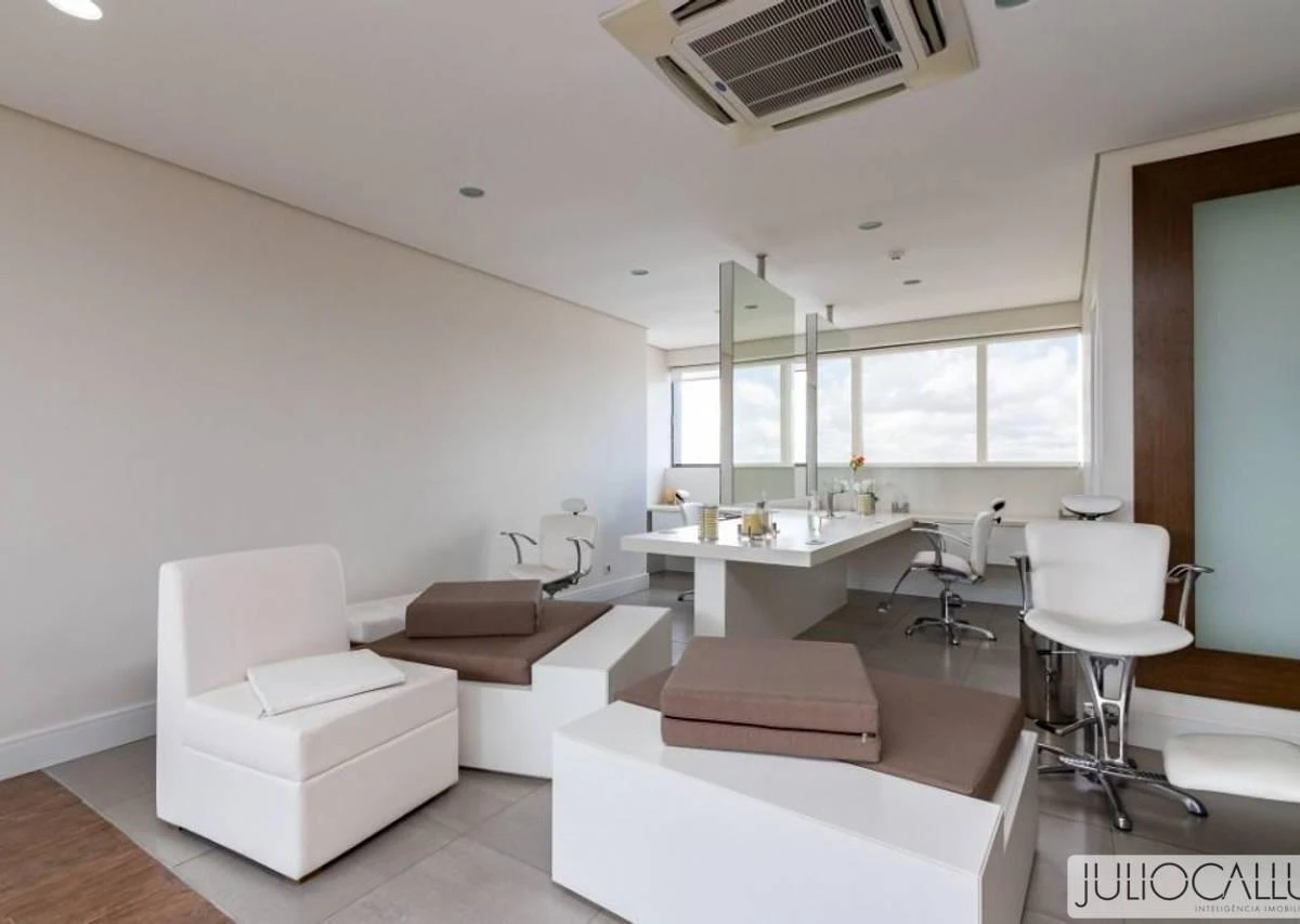 78 m² apartment with floor-to-ceiling windows and a bathtub — photo 32
