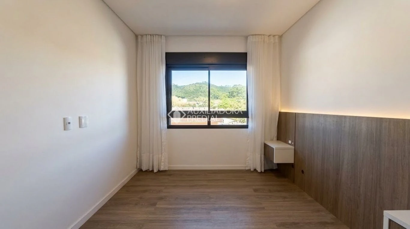 2-bedroom apartment with open kitchen and gas stove — photo 16