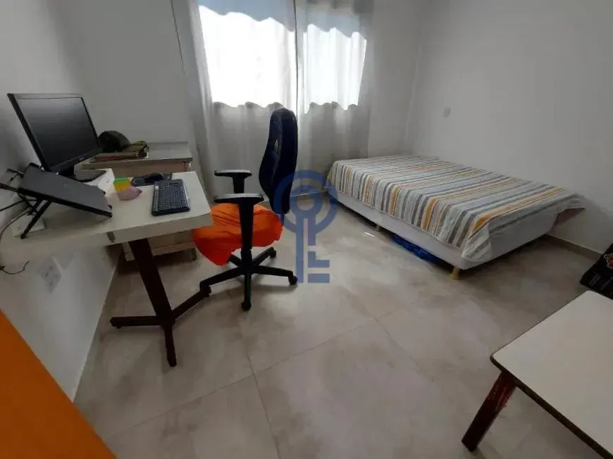 Furnished 4-bedroom house with open-plan kitchen — photo 15