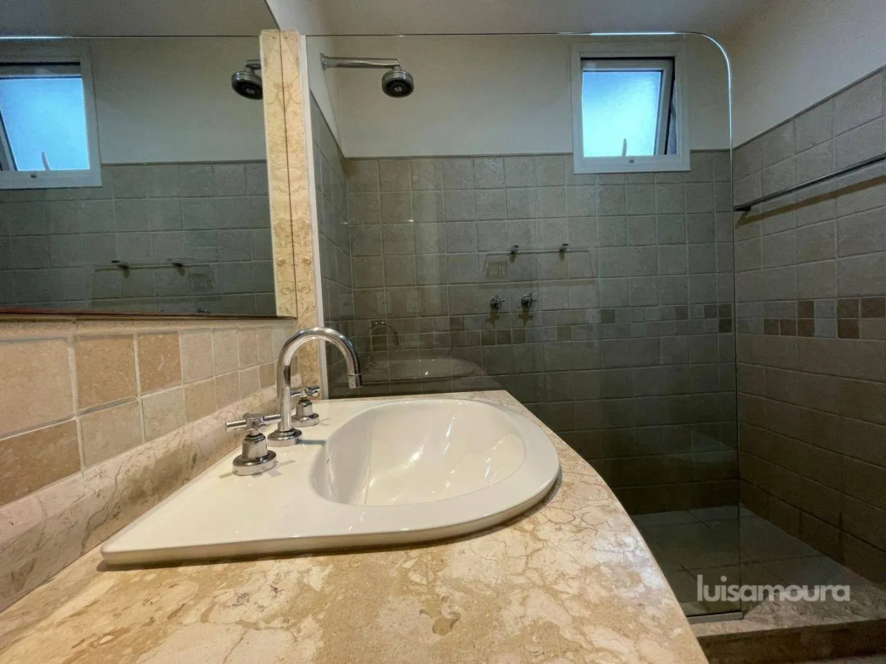 Furnished 4-bedroom house with 5 bathrooms — photo 15