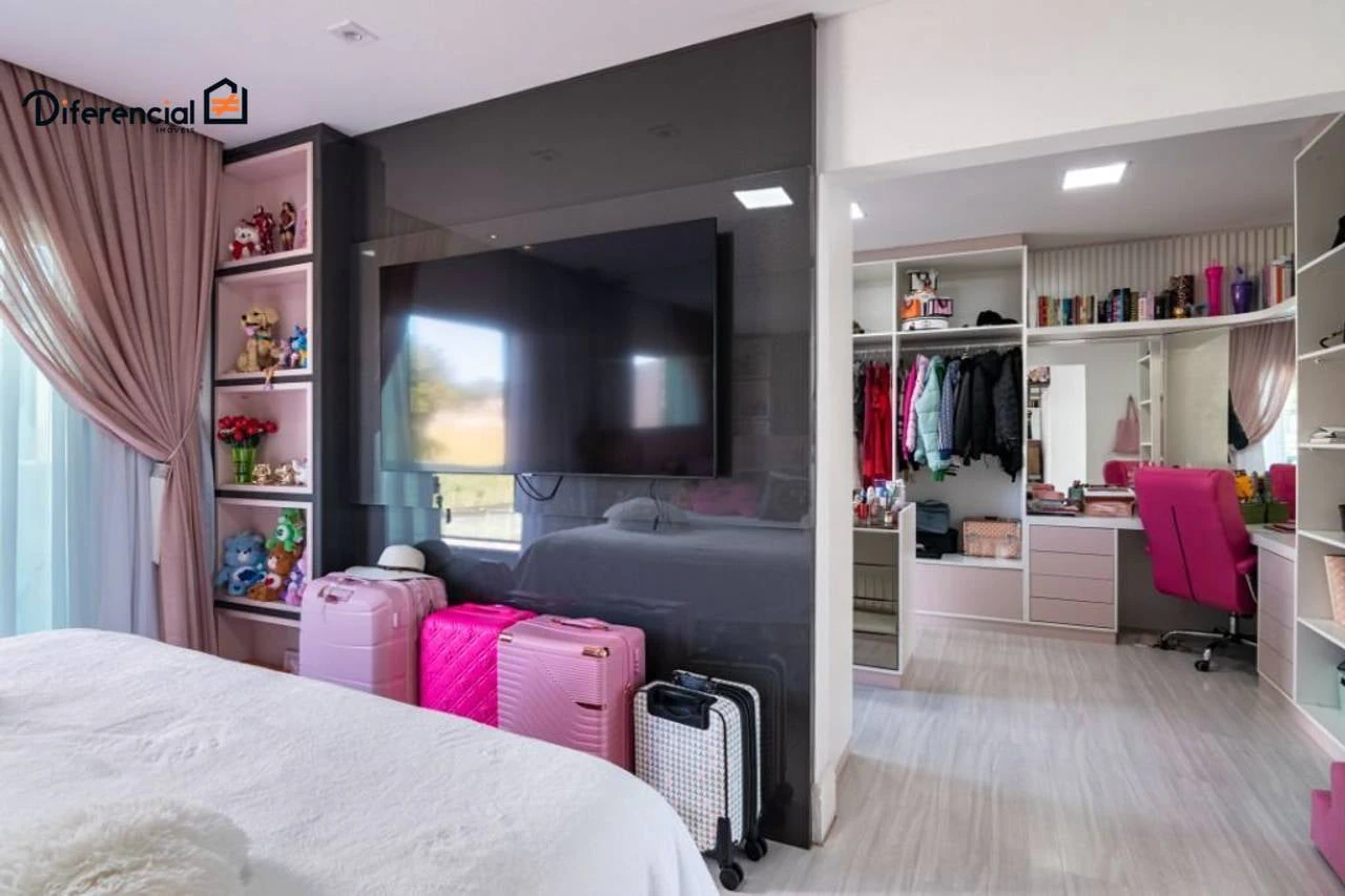 Floor-to-ceiling windows in a 2-bedroom house, 300 m² — photo 19