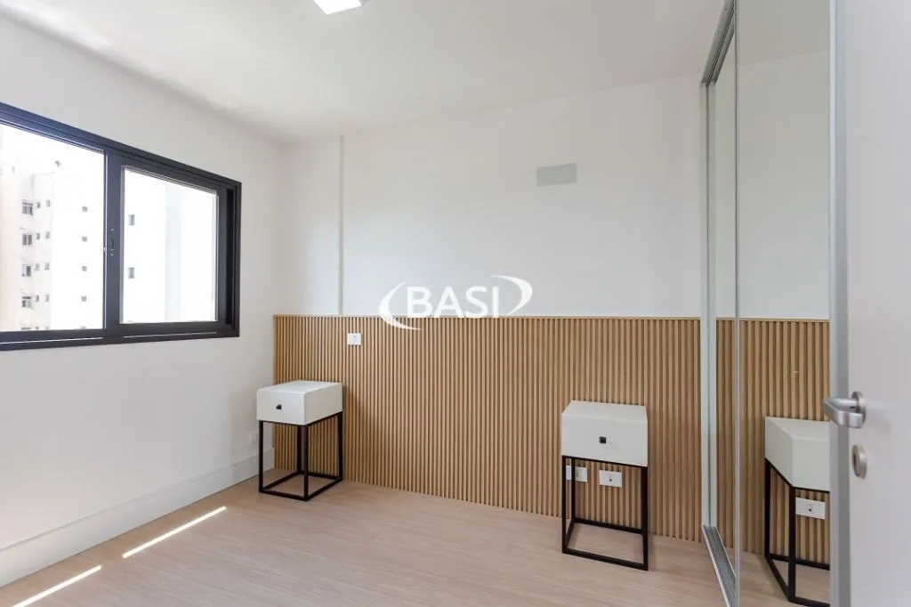 Glass-enclosed balcony in a 3-bedroom apartment, 80 m² — photo 32