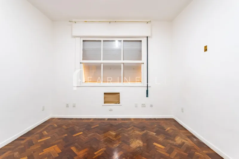 Home office in a 4-bedroom apartment, 196 m² — photo 17