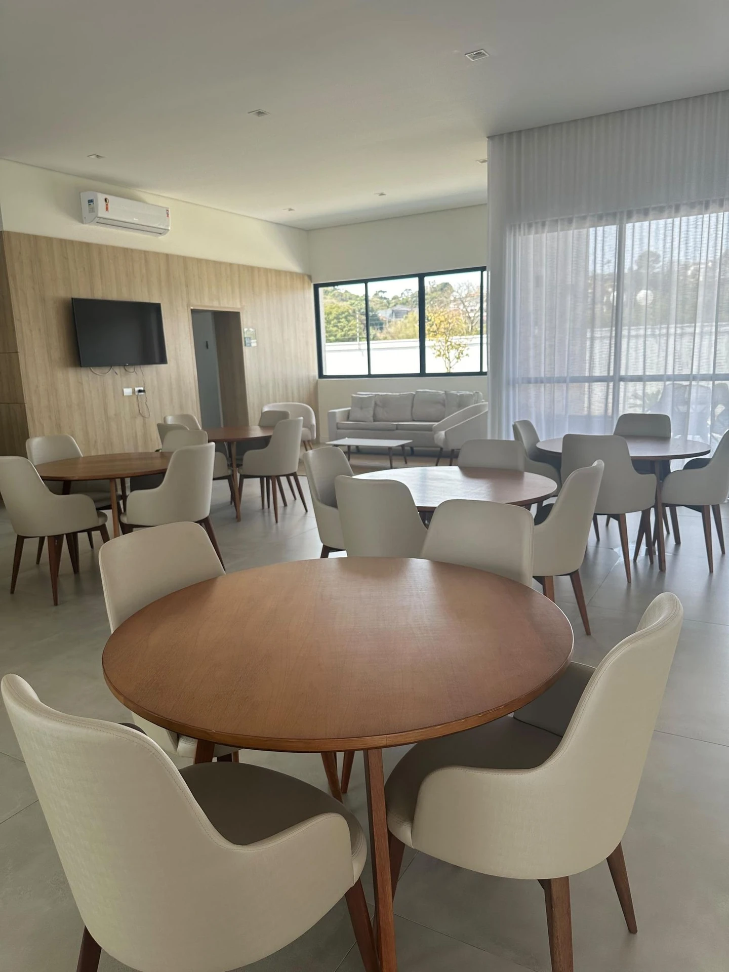 3-bedroom house with floor-to-ceiling windows in Curitiba — photo 17